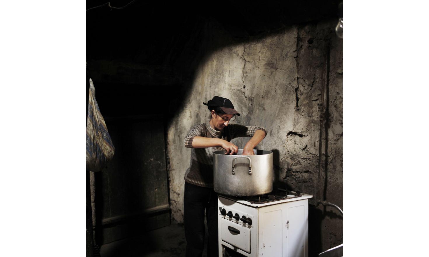 Anoush cook canned peppers. The cans are stored for the winter. The village's families are almost self-subsistent: fruits and vegetables from the garden, milk, butter and cheese from the cows, homemade lavash. However the work to obtain this is huge.