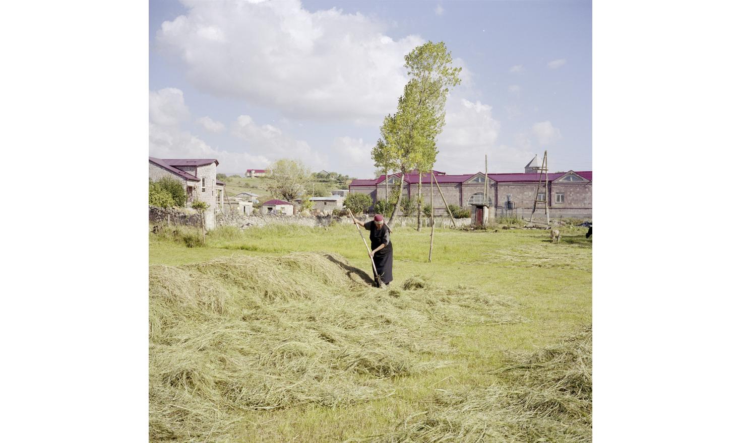 Emma 58 years preparing his field herbs before making wheels.