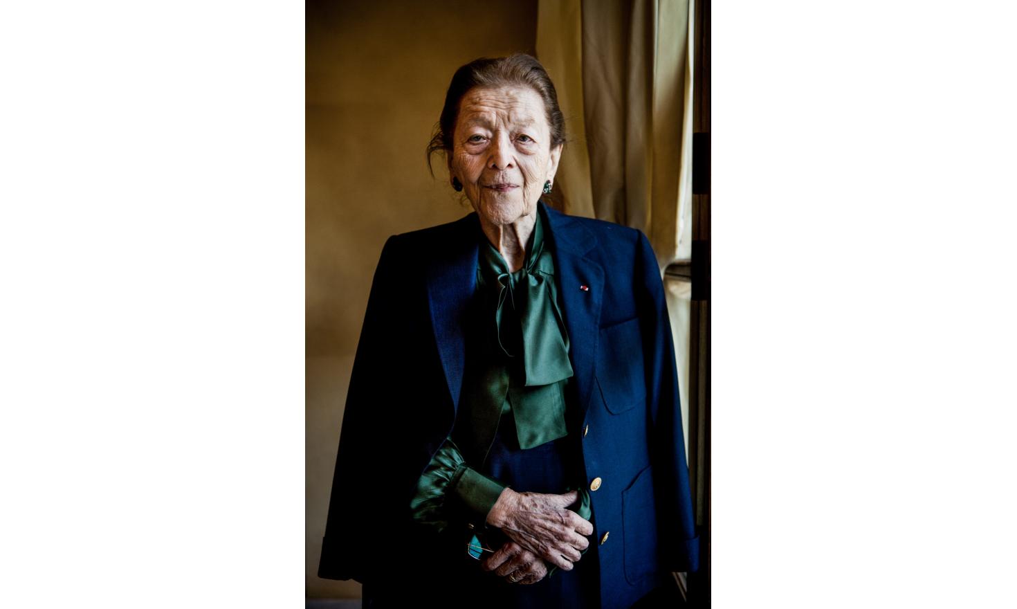 Portraits on assignent Edmonde Charles-Roux, writer and président of the Goncourt jury / Edmonde Charles-Roux, écrivain et présidente du jury Goncourt.