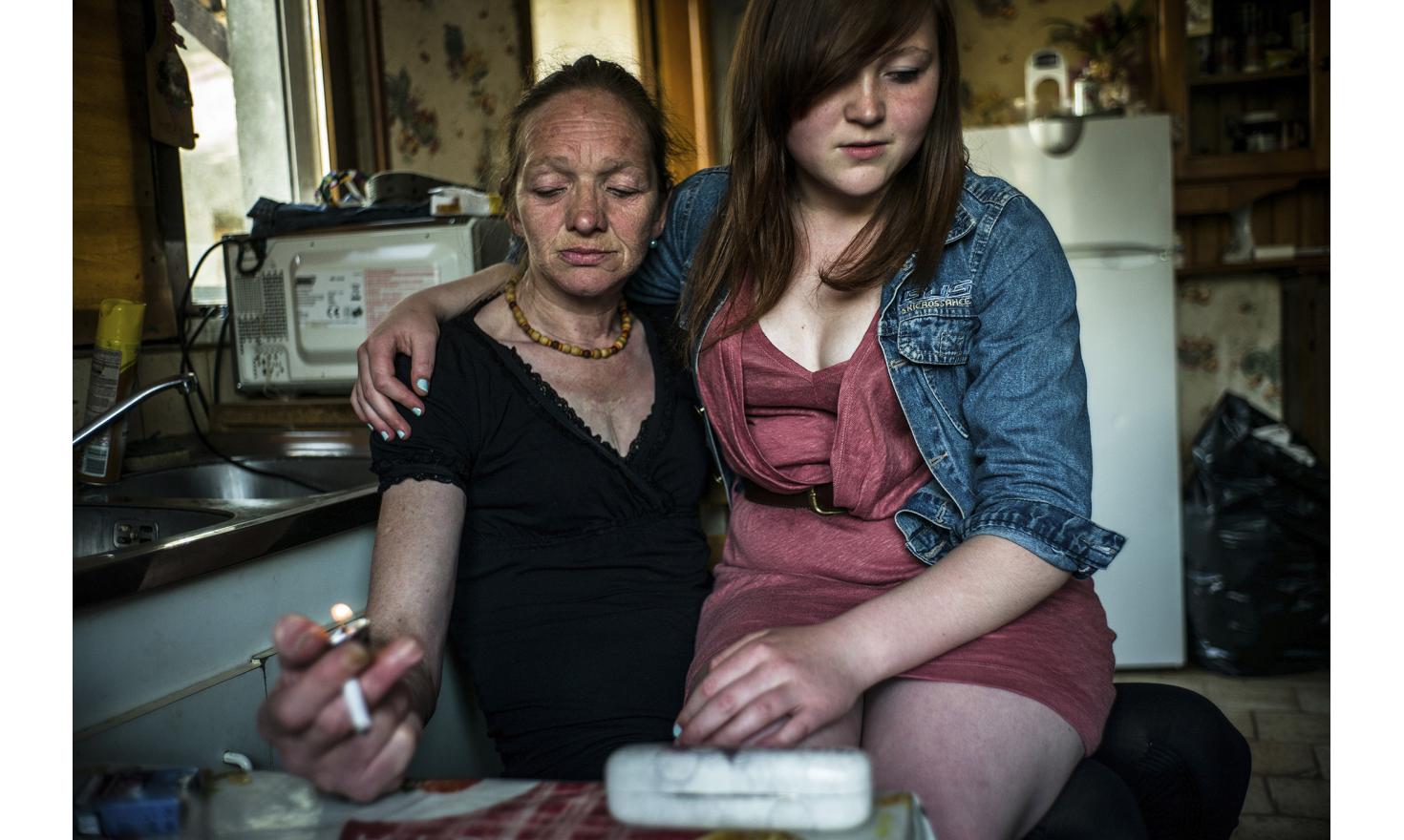 ©Ulrich Lebeuf /MYOP She is raising her 16 years old daughter alone since her twins Sébastien et Jérôme (33) left home. Amandine has good grades but teachers say she has a bad attitude.