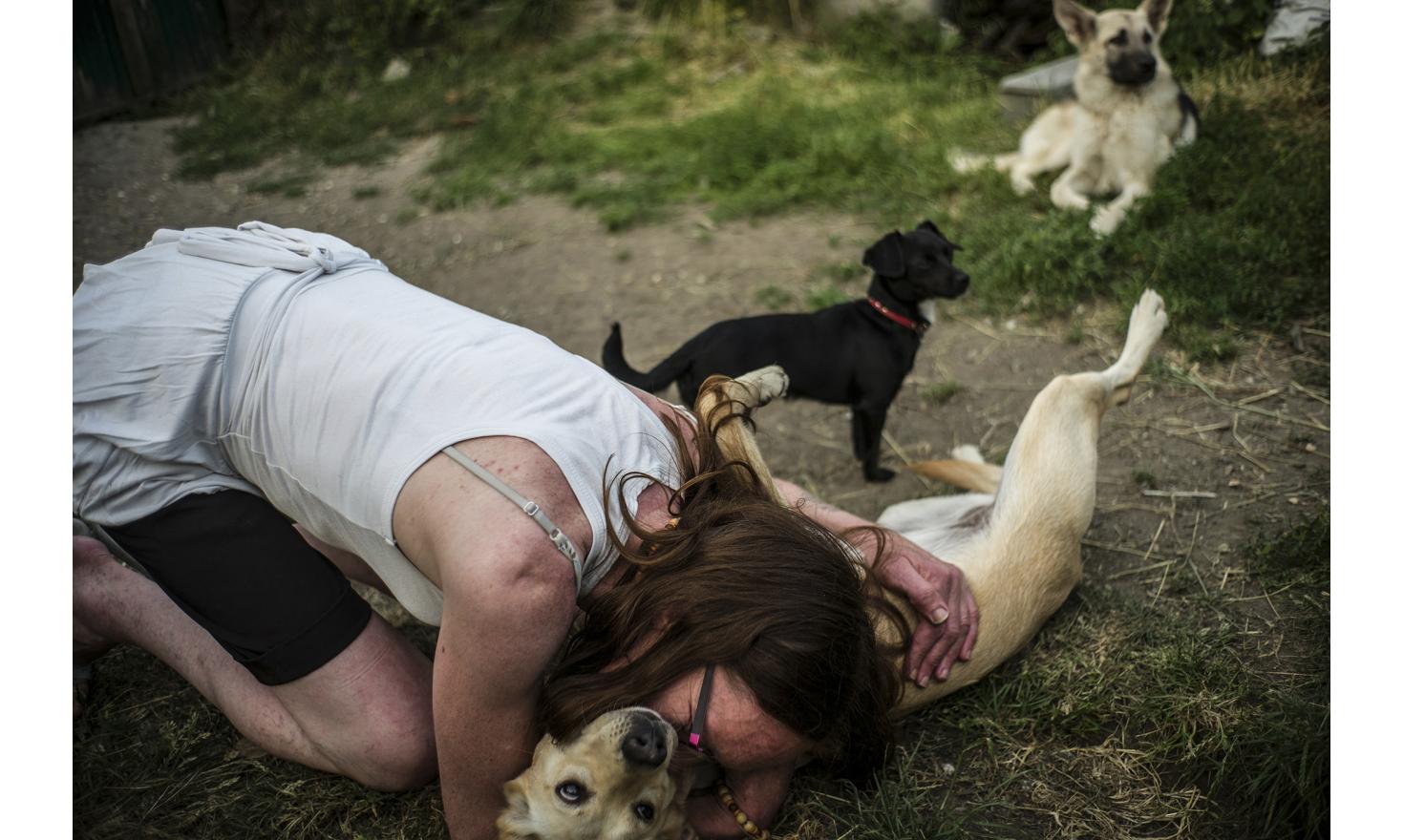©Ulrich Lebeuf / M.Y.O.P Isabelle and the dogs.
